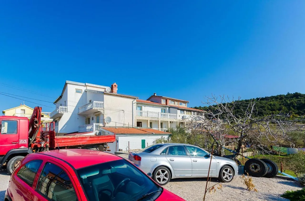 Apartments Zeljka Mundanije